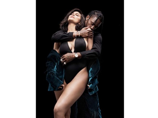 Kylie Jenner y su novio debutan en portada de GQ con candente foto