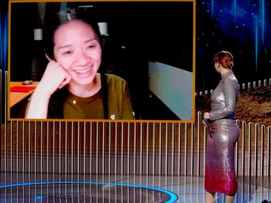 Luego de 37 años, Chloe Zhao se convirtió en la segunda mujer en ganar la categoría a mejor directora, gracias a la película Nomadland. ¡Haciendo historia!