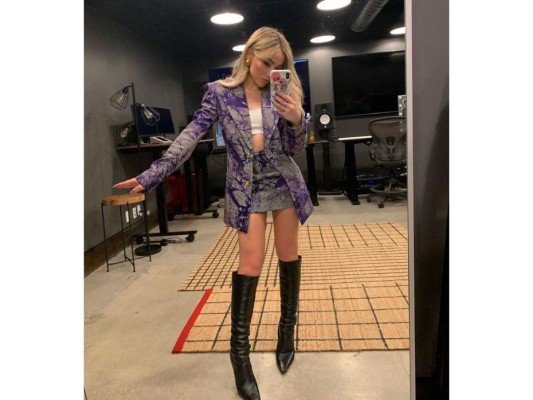 Es una cantante y actriz estadounidense, actualmente tiene 22 años.