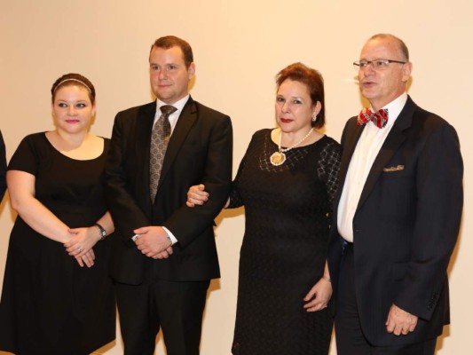 Compromiso de Daniella Valdés y Luis Matamoros