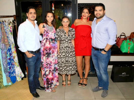 Los anfitriones del Shop for Mom: Elías Martínez, de Lorenzo Martínez; Pamie Marinakys, de Enrollarte Blanca Bendeck, Carmen Danzilo, por Larubeya y Rodolfo Lugo, jewels. Foto: Gustavo Banegas