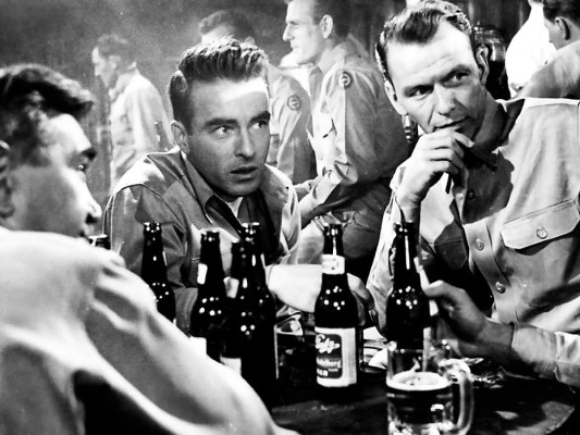 2-1953 obtuvo un Oscar de hollywood al mejor actor secundario por su interpretación en el papel de angelo maggio en la película From Here to Eternity.