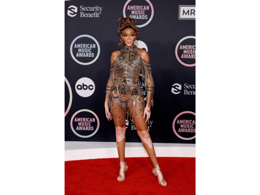 Los looks de los American Music Awards 2021