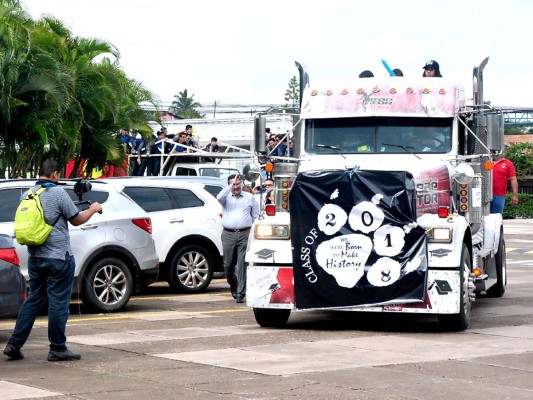 Senior entrance de la Macris School