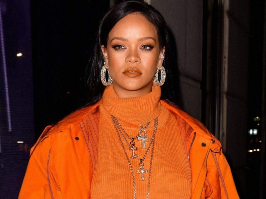 ¡Hombre intenta coquetear con Rihanna sin saber que era ella!