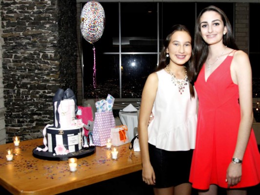Fiesta para celebrar los 15 años de Paola Isaias