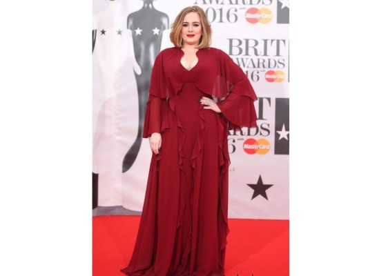 2016: ''Hello''<br/><br/>En la ceremonia de los Brit Awards recibió los galardones en la categoría de ‘Solista británica femenina’, ‘Sencillo británico’, gracias a ‘Hello’, ‘Álbum británico’ por ‘25’ y ‘Éxito global’ en reconocimiento a sus elevadas ventas discográficas.<br/>