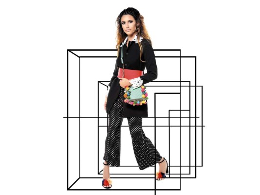 Pom pom your world. <br/>En el juego de la moda todos tenemos la oportunidad de divertirnos. Experimenta con colores y estilos para un outfit fuera de serie. Coat con bordados<br/>y pantalones de polka dots by ZARA, bolso con pompones<br/>de colores by ALDO, cinturón y sandalias Faux Fur Pom Poms by Stradivarius.<br/>