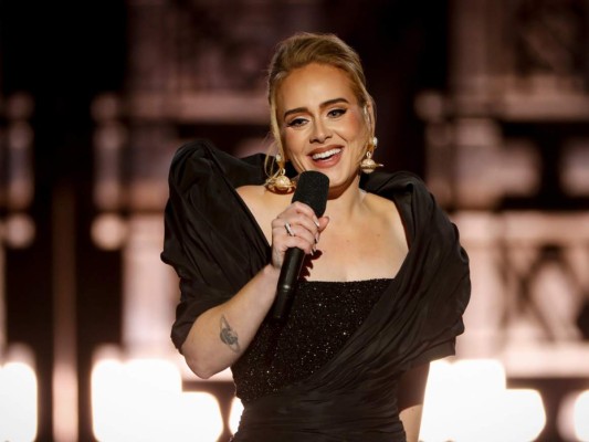 Otra artista que nos dejó con el corazón roto y los ojos hinchados fue Adele, quien lanzó su álbum 30 en noviembre.