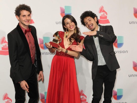 Monsieur Periné (Colombia) recibió el Grammy por Mejor Nuevo Artista