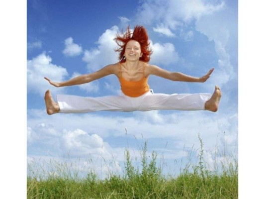 7. Es un gran energizante por la vitamina C y el potasio que contienen el limón y aporta energía que dura todo el día y puede eliminar la ansiedad y la depresión.
