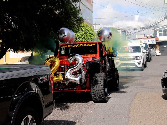 Seniors de DelCampo School inician año escolar