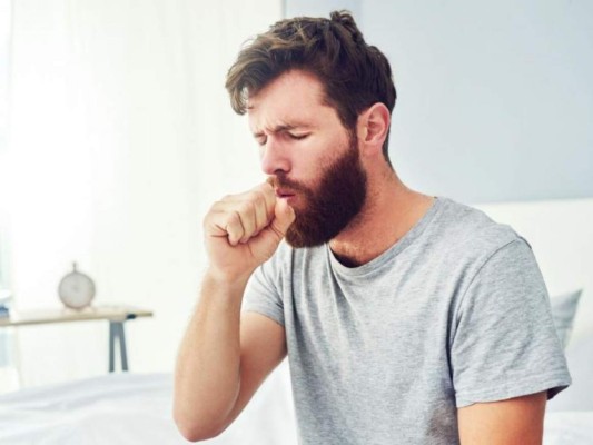 Quédate en casa si estás enfermo. Si te sientes enfermo quédate en casa, incluso si tus síntomas son leves, consulta a tu médico. En caso de que sea algo muy leve considera hacer ejercicio en casa hasta que estés completamente recuperado.