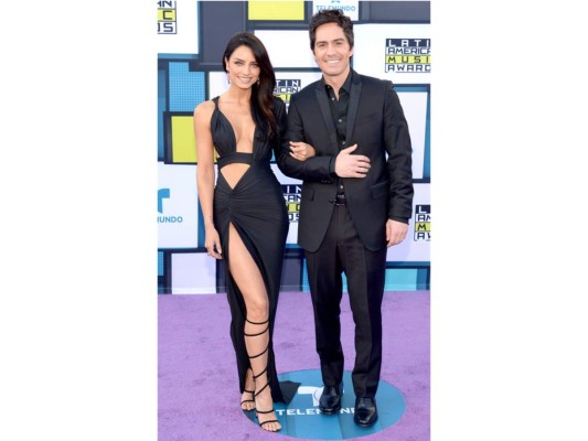 Aislinn Derbez y Mauricio Ochmann anuncian que serán papás