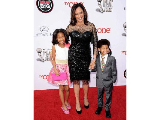 En un look ultra femenino y con un toque de brillo durante la 45th edición de los NAACP Image Awards