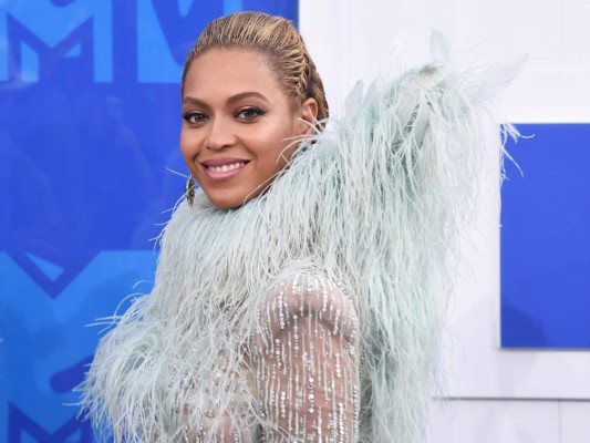 Beyoncé y Rihanna las más destacadas de la noche de los MTV 2016