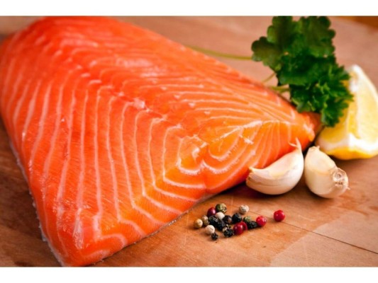 3. El salmón no siempre fue popular: se considera que fueron los noruegos los que introdujeron el salmón y en 1980 los japoneses comenzaron a utilizarlo, no solo en el sushi sino en otros platos.