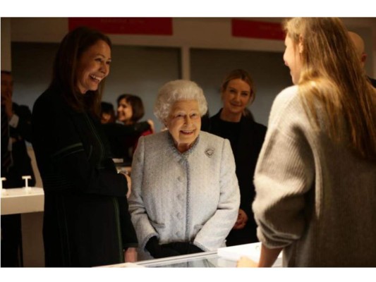 La Reina Isabel y Anna Wintour juntas en el London Fashion Week