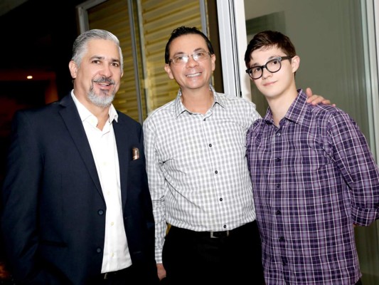 Festejo por la graduación de Fernando Lama Jr.