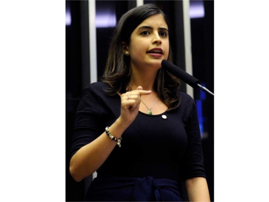 Tabata Amaral<br/>Activista y actualmente diputada federal de Sao Paulo Brasil. Es una sensación política en su país por defender los derechos humanos y la educación.<br/>