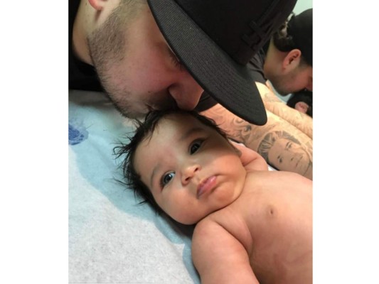 Rob Kardashian, el miembro del clan más polémico de la farándula estadounidense, comparte siempre que puede la felicidad que su pequeña Dream ha traído a su vida, asegurando que ella le impulsa a querer ser mejor