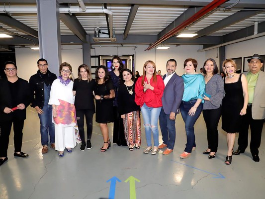 Miguel Chong, Bayardo Blandino, Bonnie de García, Gabby Zelaya, Evelyn Madrid, Ana Low, Dra Celina Betancourt, Estela Martínez,Yoyo Barrientos, Suyapa Salgado,Marysabel Medina y Pedro Alarcón parte del staff de Piso Diez que participó en la pasarela dentro del Festival Naranja 2019