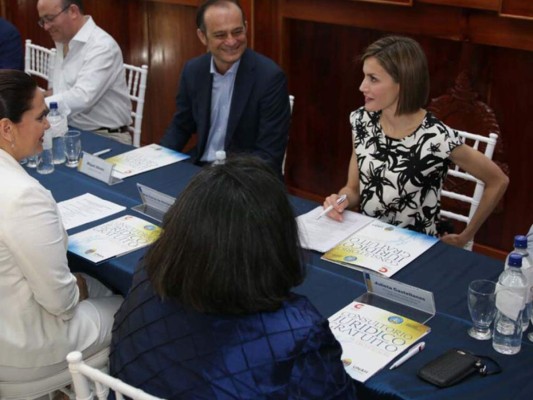 Reina Letizia visita la Universidad Nacional Autónoma de Honduras