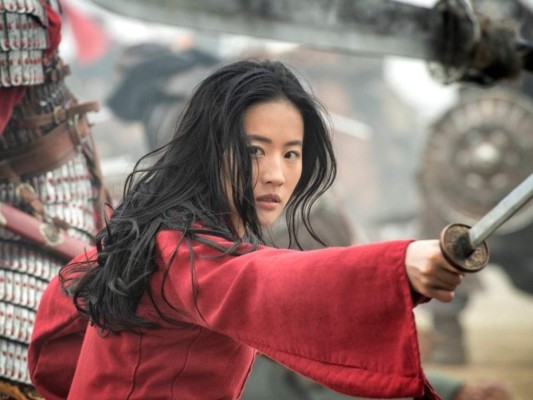 En septiembre, después de muchas controversias y atrasos, fue lanzada la versión live action de Mulán en Disney+.