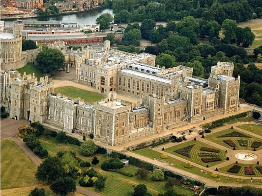 Se casaron en la Capilla de San Jorge en el Castillo de Windsor, 34 km al oeste de Londres.