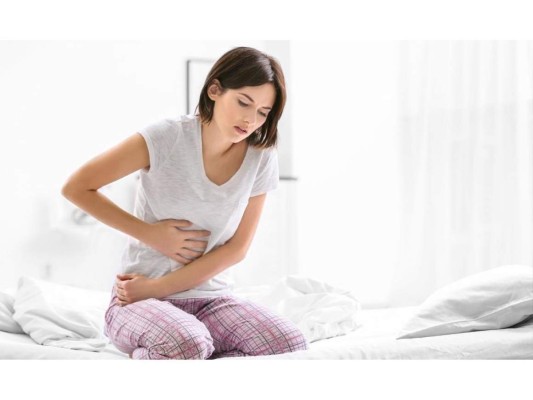 Afecta tu sistema digestivo: Aunque no lo creas la falta de esta vitamina puede llegar a provocarte acidez de estómago y vómitos matutinos.