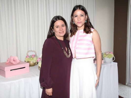 Alegre shower para María José Welchez  