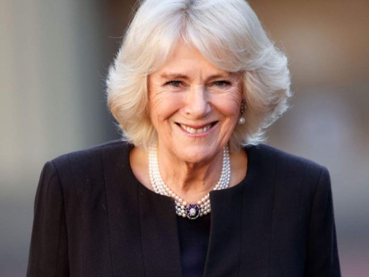 Por otro lado, la Duquesa de Cornualles, pasará a tomar el título de Reina Camilla. Es decir, se convertirá en reina consorte.