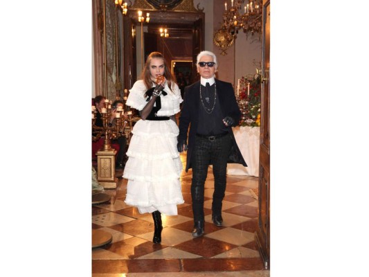 'Representa la 'it girl' moderna, plena de vida, llena de energía. Amo a las chicas que son salvajes, bellas y divertidas a la vez' se refirió Karl Lagerfeld sobre Cara Delevinge