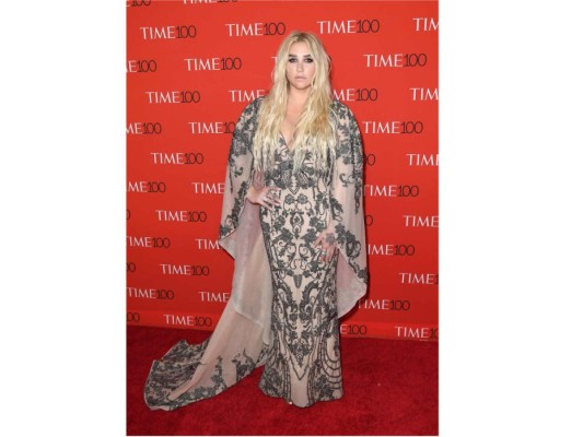 Kesha por hablar abiertamente sobre su abuso y ser mentora para otras personas que han pasado por lo mismo, incitándolas a denunciar