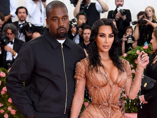 ¡Kanye West lució un traje de 43 dólares al evento más grande de la moda!