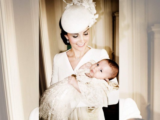 La princesa Charlotte no usará vestidos hasta su próximo cumpleaños