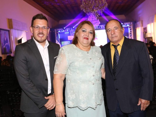 Gobierno reconoce logros de jóvenes hondureños