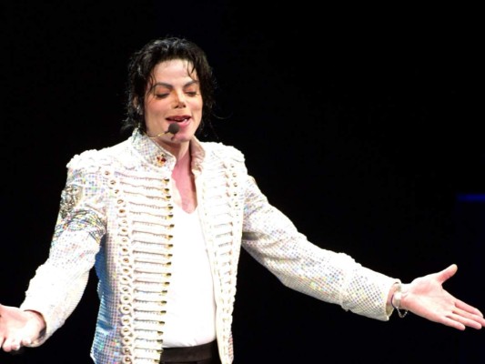 En 1993 Michael Jackson fue galardonado como Artista Legendario y dió un emotivo discurso en el que se quejo de su infancia robada y los momentos difíciles vividos, explicando que esa era la razón por la que 'amaba a los niños'