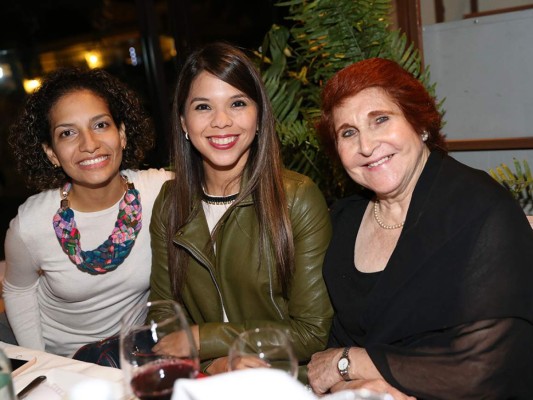 Celebración de la vendimia de Francia en Arno Bistró Café Francais