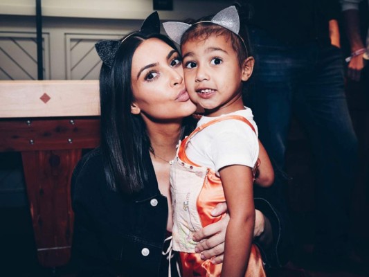 North West debuta como modelo en la pasarela de LOL Surprise