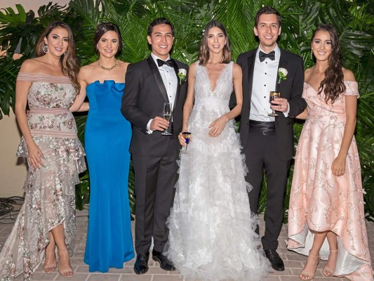 Eduardo Interiano y Lucía Chicas celebran boda a la orilla del mar   