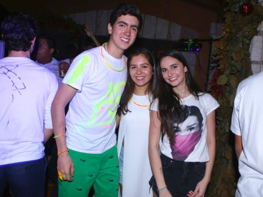 Neon Party por una noble causa