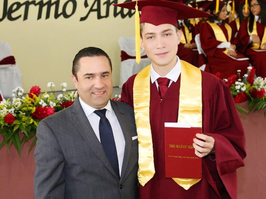 Entrega de títulos Mayan School II parte