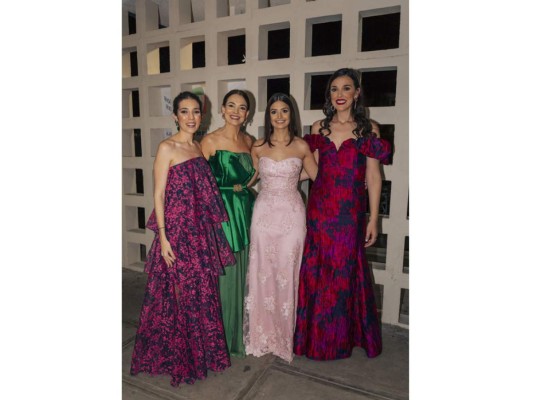 Elisa Rishmawi, Elke y María José Bendeck con Natalia Rodríguez.
