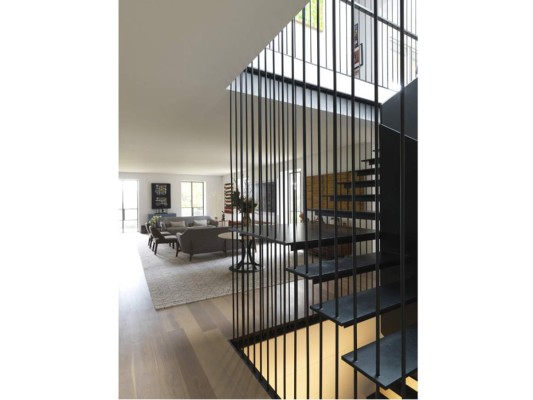 Fue proyectada por Alwill Design y Lesiuk Architects, que se encargaron de crear un hogar tranquilo y eco-friendly para Cate y su familia.