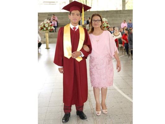 Entrega de títulos de Mayan School I parte