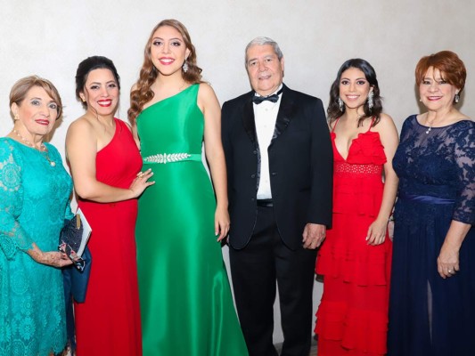 Tina Pinto, Claudia Molina, Valeria Ochoa, Vicente Ochoa, Claudia Ochoa y Elizabeth de Ochoa