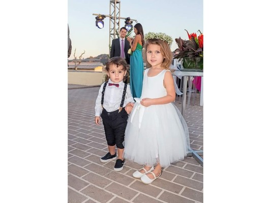 Eduardo Interiano y Lucía Chicas celebran boda a la orilla del mar   