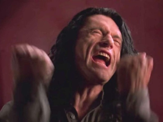 The Room<br/>Hay filmes malos y después está The Room. Una cinta tan terrible que se convirtió en un clásico de culto. Incluso inspiró el libro 'The Disaster Artist' de Greg Sester, que luego fue llevado al cine con James Franco.