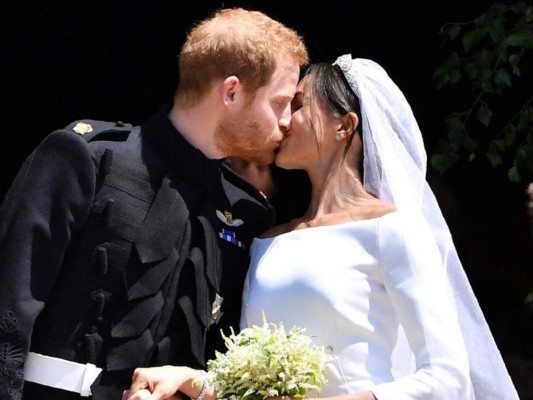 Los duques se casaron tres días antes de la ''Royal Wedding''<br/>Se reveló que se casaron antes de la boda televisiva en una ceremonia secreta, donde solo estaba presente el arzobispo de Canterbury. ''Nadie lo sabe. Llamamos al arzobispo y le dijimos, 'Mire, este espectáculo es para el mundo, pero queremos nuestra unión entre nosotros''', aclaró la duquesa.